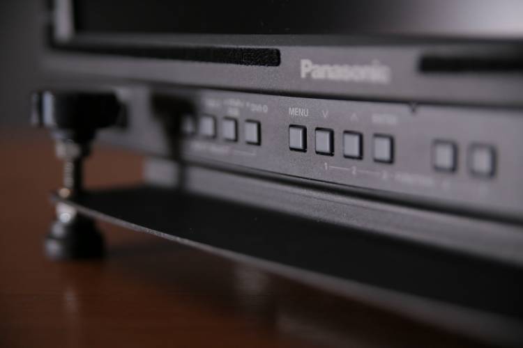 Panasonic BT-LH1710 | 撮影照明機材レンタル 特殊映材社